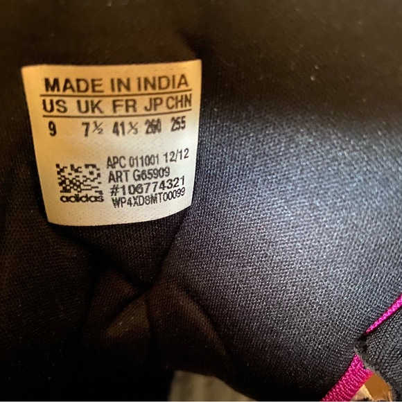 Adidas size men’s 9 in a 9/10 shape ! Men or women can wear them. - Picture 8 of 13